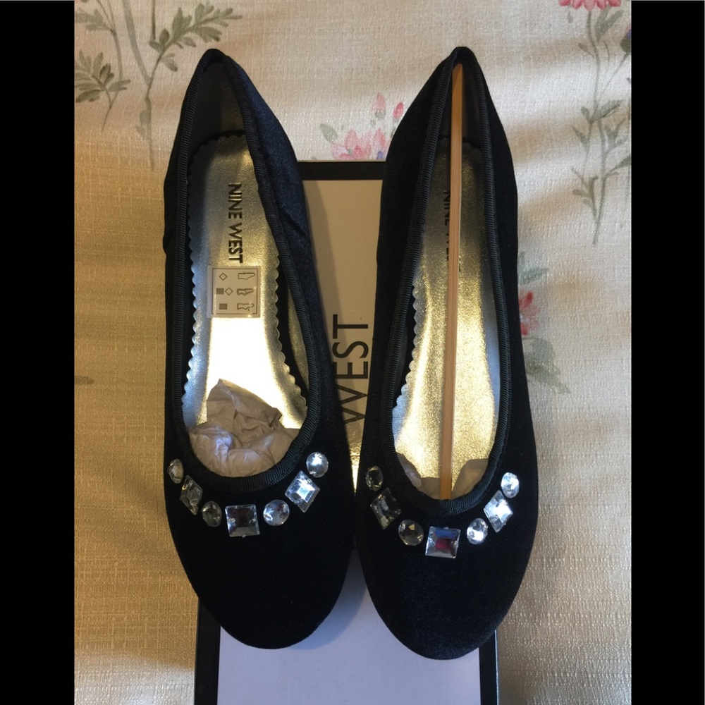 Nine West New Black Vanessiah Flats.